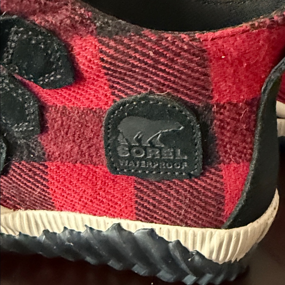 Sorel Women’s Plaid Black and Red Boots Size 6.5 - Picture 3 of 6